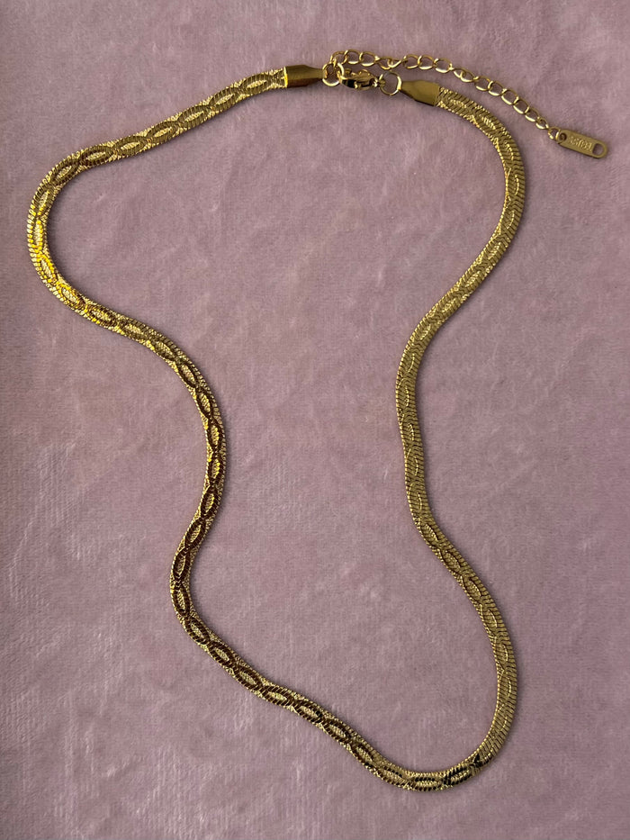 The Maren Wavy Snake Chain Necklace – Water & Tarnish Resistant